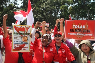 政治家批判を禁じる新法施行、インドネシア