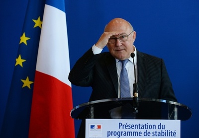 女性記者の下着引っ張った？ 仏財務相、疑惑を否定