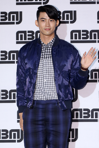 マーク・ジェイコブスの新作コレクション公開イベント、テギョンやコ・アラなども出席