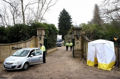 露富豪の死因は「首つりと矛盾しない」、英警察が検視結果発表