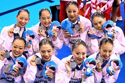 日本が銀メダル 世界水泳AS、チームFR