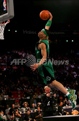 06 07nba オールスター スラムダンクコンテスト ジェラルド グリーン 初出場で初優勝を飾る 米国 写真46枚 ファッション ニュースならmode Press Powered By Afpbb News