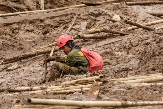 インドネシア・ジャワ島の土砂崩れ、死者38人に 27人行方不明