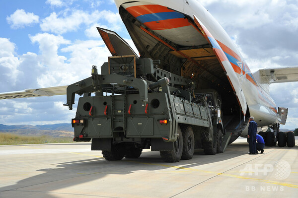 ロシア製の地対空ミサイルS400、第1陣がトルコ到着