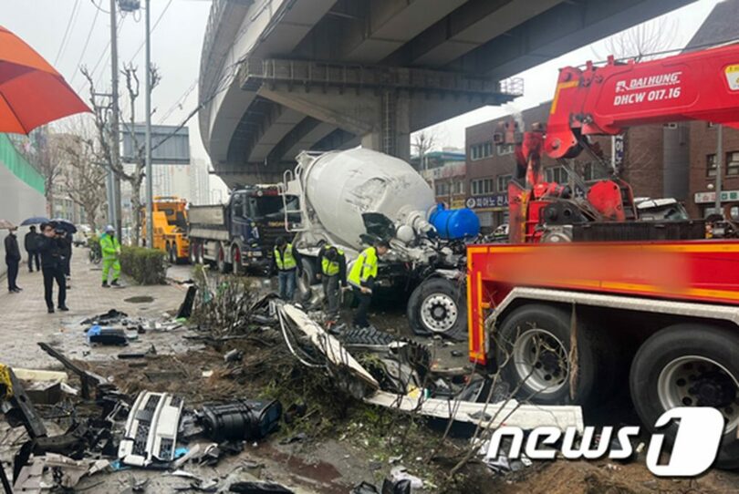 13重車両追突事故が発生したソウルの現場(c)news1