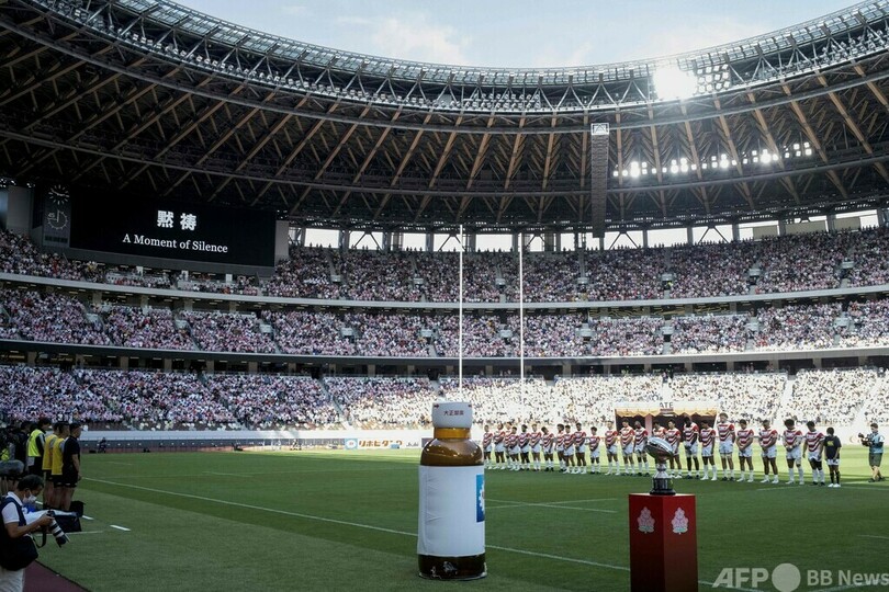 ラグビー仏代表、安倍元首相を追悼 名前入りユニホーム贈呈