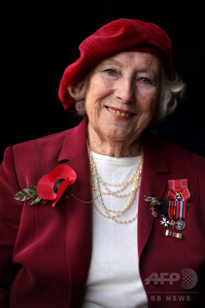 英軍の恋人 ヴェラ リンさん100歳に 代表曲ゆかりの壁に肖像 写真2枚 国際ニュース Afpbb News