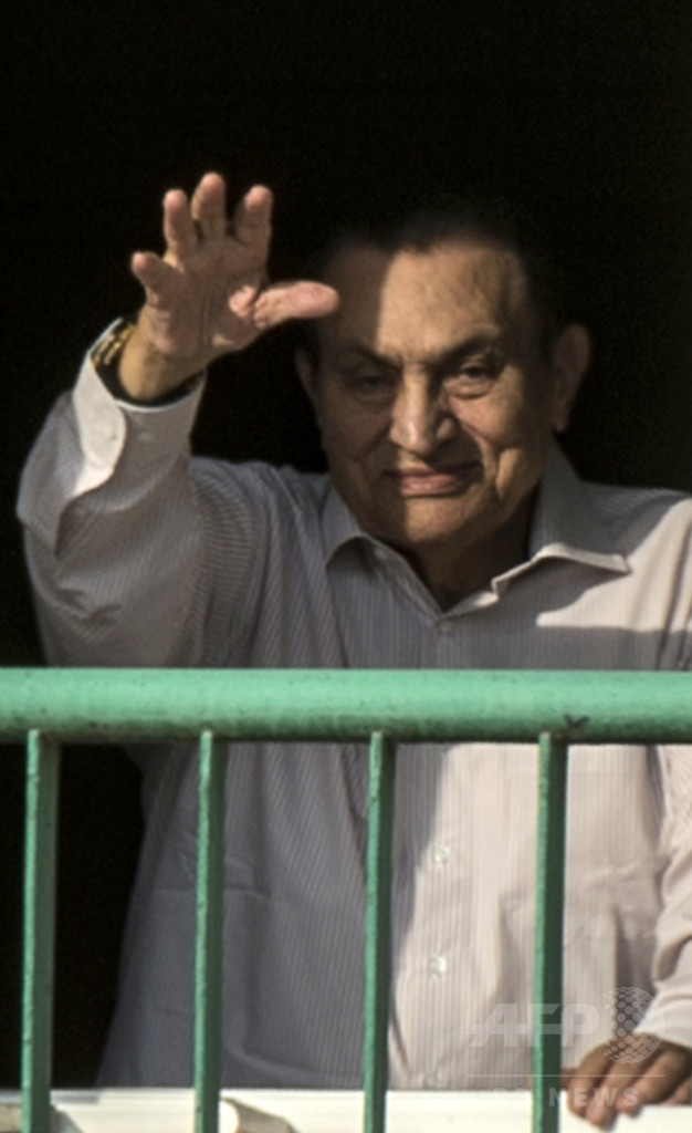 エジプトのムバラク元大統領 軟禁されていた病院を退院、自由の身に