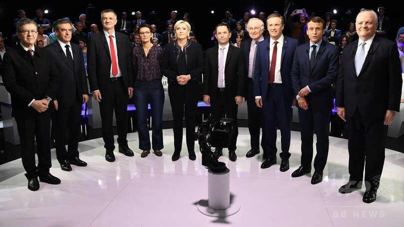 仏大統領選テレビ討論 経済政策めぐりマクロン氏がルペン氏攻撃 写真7枚 国際ニュース Afpbb News