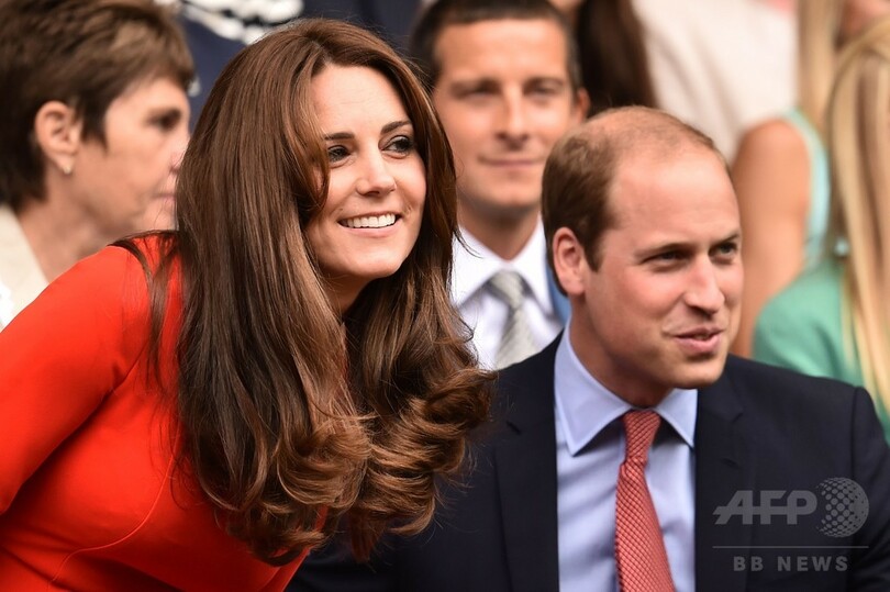 英王子夫妻がウィンブルドン観戦、キャサリン妃は真っ赤なワンピース