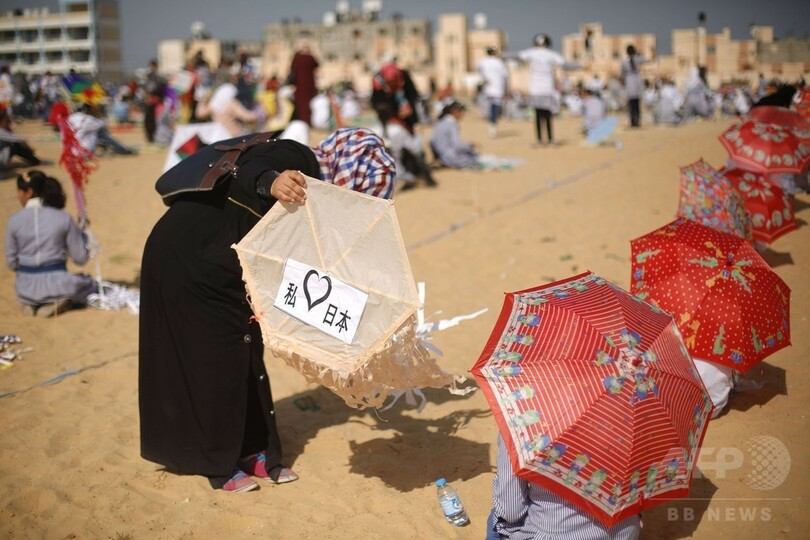 東日本大震災から4年、子どもたちがたこ揚げで追悼 ガザ地区