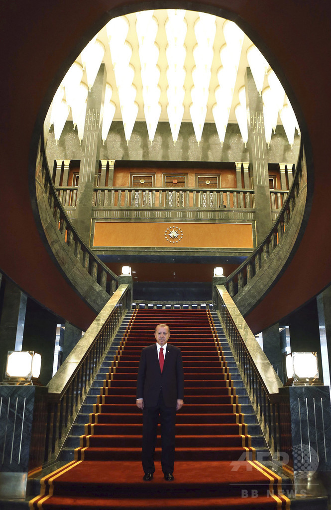 「金の便座見つけてみろ」トルコ大統領、公邸批判の野党を招待
