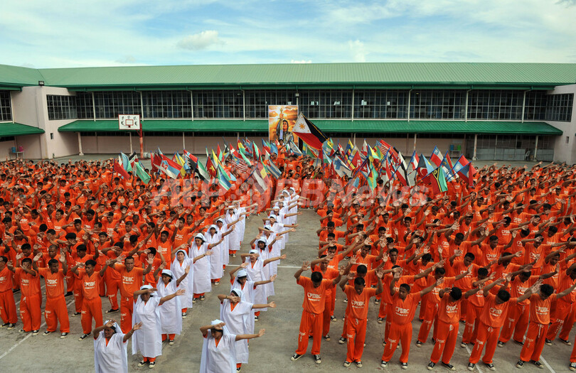 M・ジャクソンさんを追悼、セブ島刑務所で「スリラー」踊る