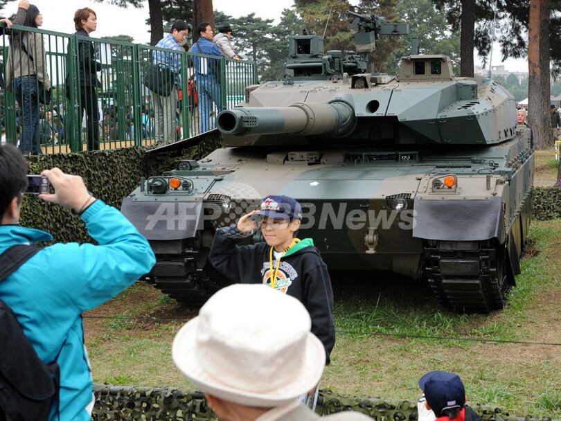 菅首相、自衛隊の観閲式で訓示