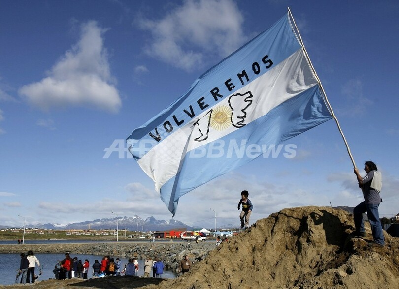 フォークランド紛争開戦25周年 「フォークランドはアルゼンチン領」、チャベス大統領  - ベネズエラ