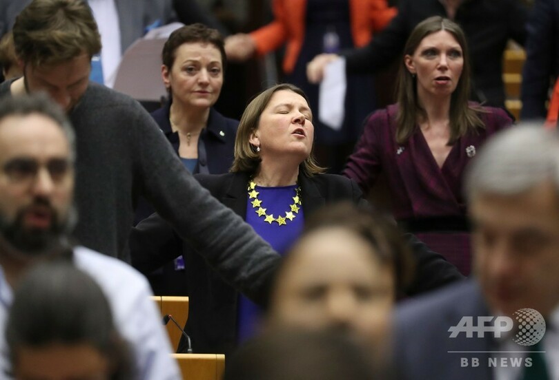 欧州議会、英EU離脱案を承認 議員らが惜別の大合唱