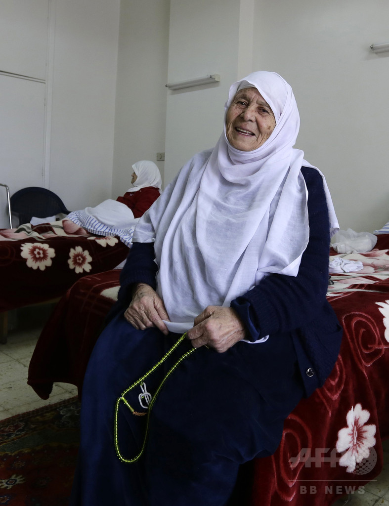 シリアの老人ホーム、内戦で取り残された高齢者の「ついの避難所」