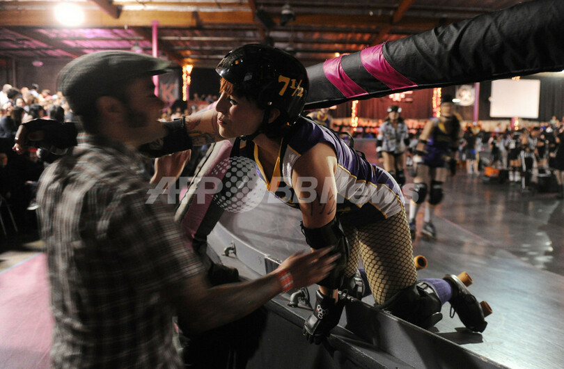 女子の熱き闘い、ローラーダービー 米国