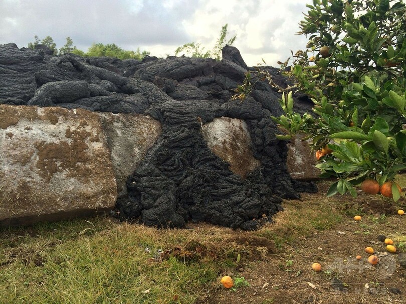 キラウエア火山の溶岩流が押し寄せるハワイ島・パホア