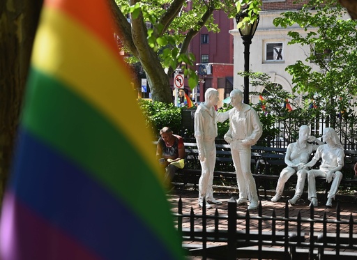 Ny市警 50年前のストーンウォール事件を謝罪 Lgbt運動の発端 写真10枚 国際ニュース Afpbb News