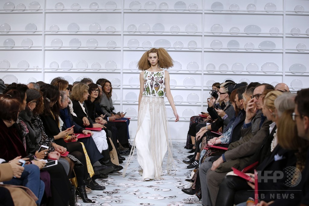 「スキャパレリ」16年春夏パリ・オートクチュール