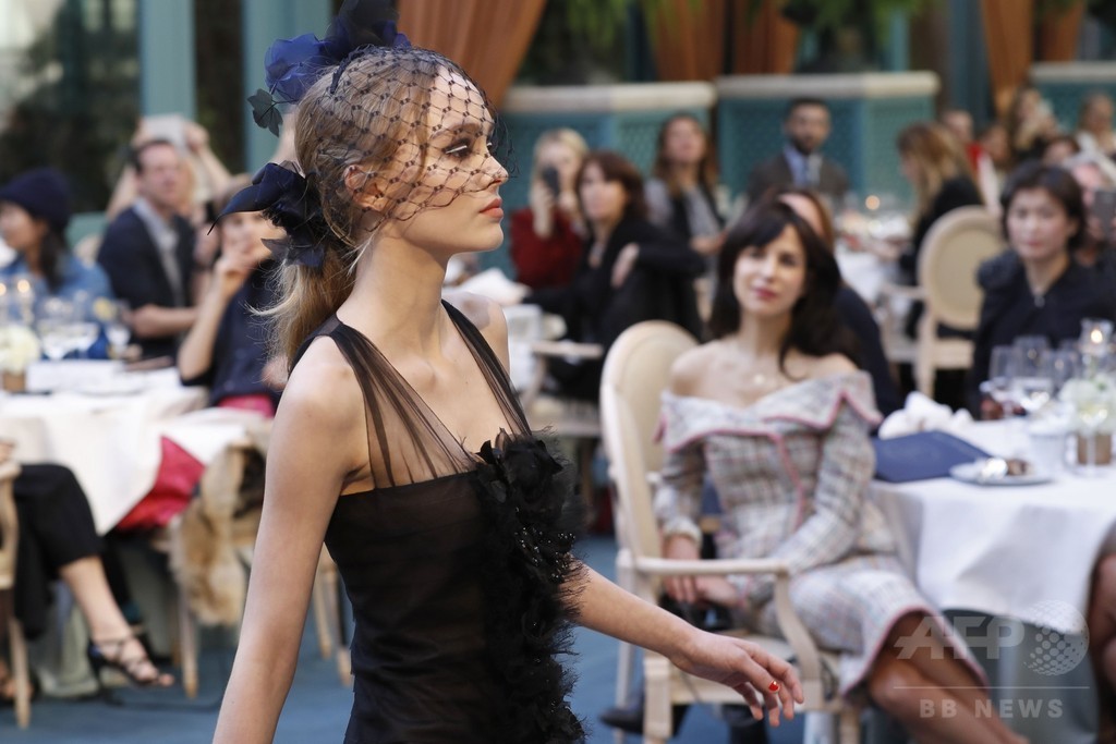 シャネル、2016-17年メティエダールコレクション「パリ コスモポライト」