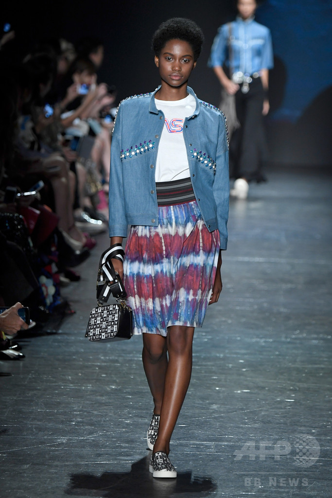 「ヴィヴィアン・タム」17年春夏