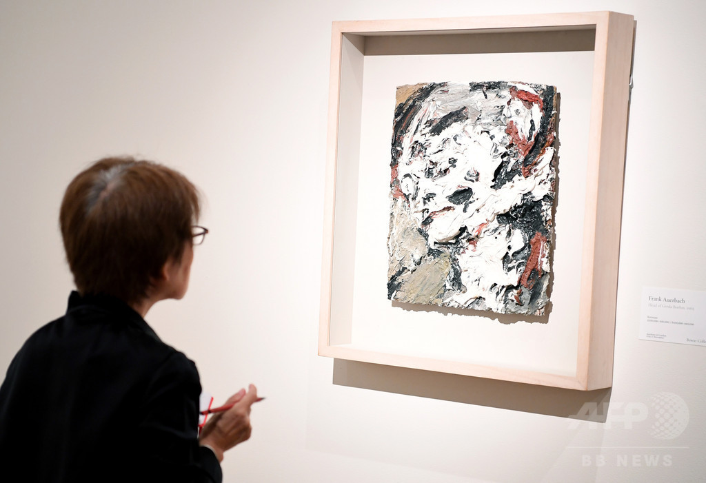 ボウイさんの所蔵作品400点が一堂に NY、競売前にお披露目