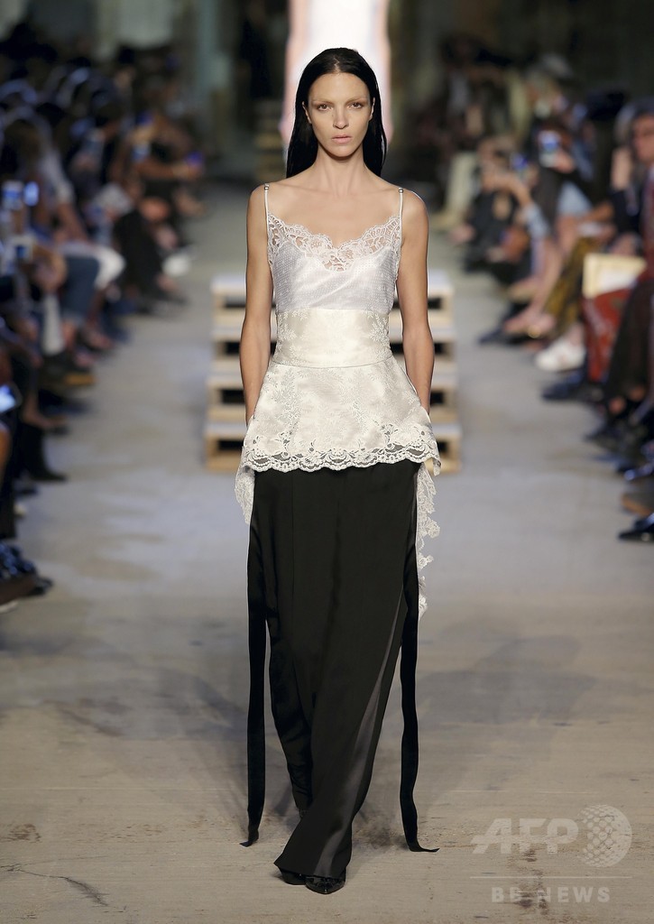 「ジバンシィ」16年春夏コレクション