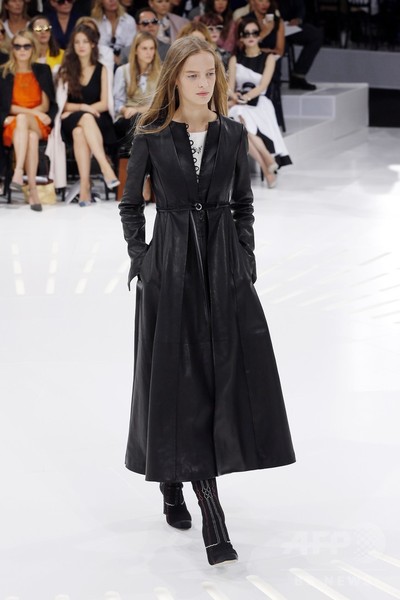 7月発表のクチュールをプレタポルテで再現、「クリスチャン ディオール」15年春夏