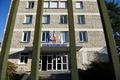 いじめを受けて自殺した男子生徒が通っていたフランス・ポワシーの高校（2023年9月7日撮影）。(c)JULIEN DE ROSA / AFP