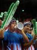 男子テニス国別対抗戦、デビスカップ（%%2009 Davis Cup%%）ワールドグループ準々決勝、クロアチア対米国。初日はシングルス2試合が行われ、クロアチアは2連勝を飾った。写真は第1試合でイボ・カルロビッチ （%%Ivo Karlovic%%）に7-6、6-4、3-6、6-7、5-7で敗れた米国のジェームス・ブレーク（%%James Blake%%）を応援するファン。（2009年7月10日撮影）(c)AFP/HRVOJE POLAN