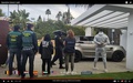 スペインで、麻薬捜査の一環として容疑者を拘束する同国治安警察。欧州警察機関が公開した動画より（2022年11月28日公開）。(c)AFP PHOTO / EUROPOL
