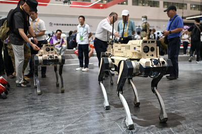 中国兵器工業集団、低空経済エリアに初出展 2万元の「半分本物の銃」も