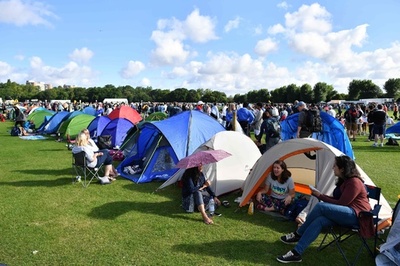 チケット求めテントで一夜、ウィンブルドン伝統の行列「廃止はない」