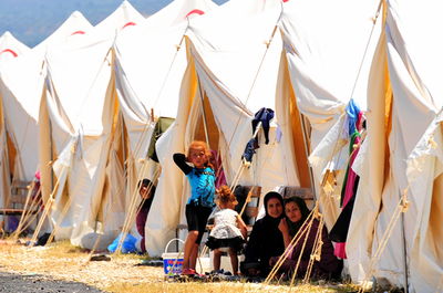 シリア軍、トルコ国境近くの村に戦車など投入