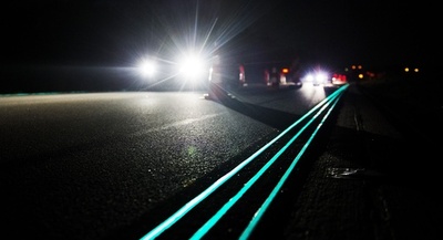 光る車線の「スマート・ハイウエー」、オランダ