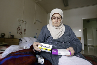 シリアの老人ホーム、内戦で取り残された高齢者の「ついの避難所」