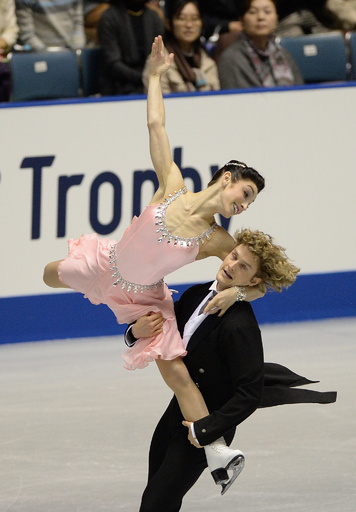 アイスダンス、デイビス/ホワイト組が首位 NHK杯