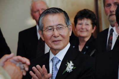 フジモリ氏、腫瘍の検査終え再び収監へ うつで15キロ減