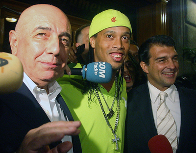 ミラン ロナウジーニョ獲得を正式発表