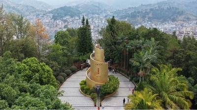 墨江北回帰線標識園　北回帰線が通るハニ族の町