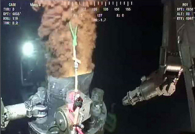 BP、油井のキャップ交換開始 米原油流出事故