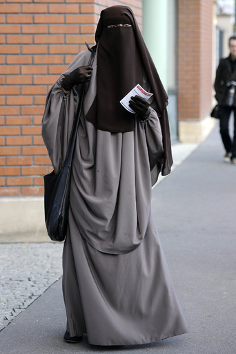 仏「ブルカ禁止法」は差別か、欧州人権裁判所で審理始まる