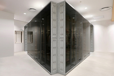 「バレンシアガ」DSM 銀座にコンセプトストアオープン