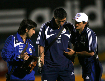 パラグアイ代表 ウルグアイ戦に向け試合会場を訪れる