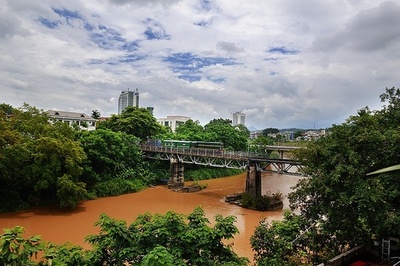 ベトナム首相 中国と接続する鉄道建設の加速を要請