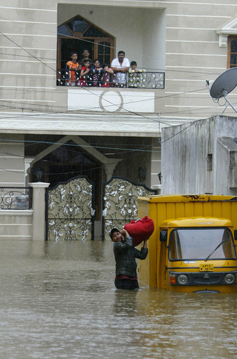 インド南部、大雨で40人死亡