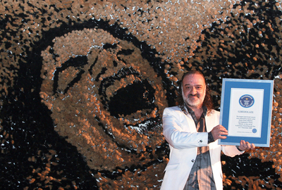 絵筆25万本の「マイケル」、世界最大モザイク画でギネス記録