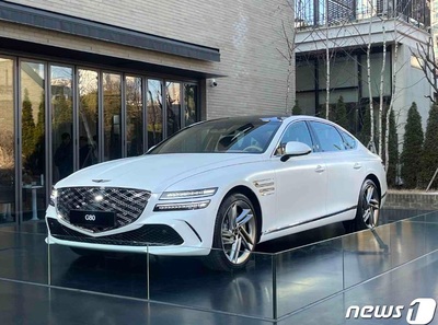 より優雅になったフロントグリルと二列ランプ…帰ってきた韓国・現代自動車「G80」